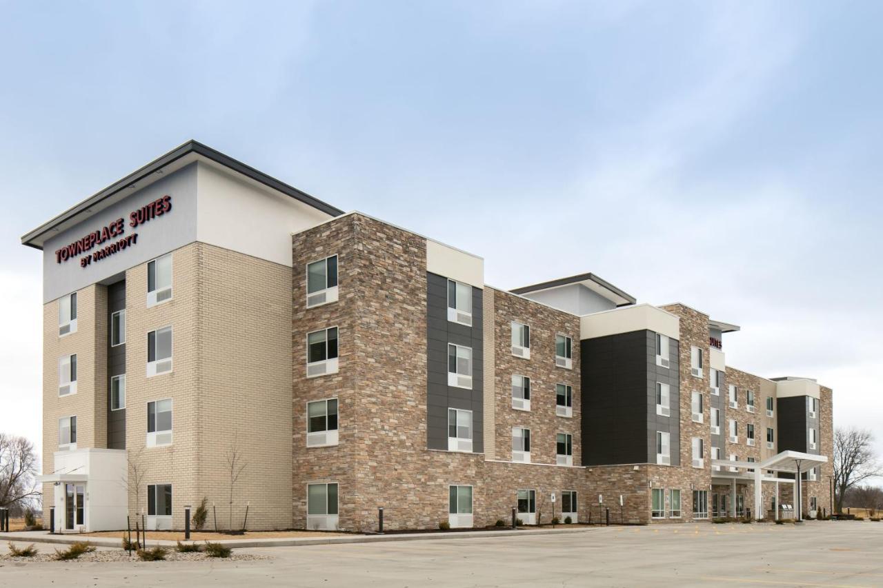 Towneplace Suites By Marriott Oshkosh Exterior foto